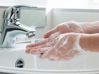 Pravdy a mýty o mytí rukou. Kde se ve skutečnosti vyskytují nebezpečné bakterie