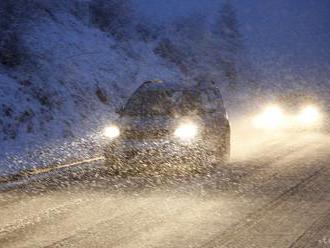 Dopravu na popradských cestách komplikuje sneženie a vietor