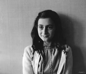 Zámer pomenovať rýchlovlak po Anne Frankovej sa stretol s polemikou