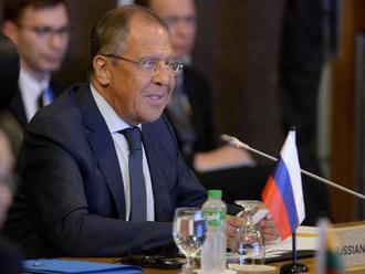 Lavrov nazval obvinenia zo zasahovania do amerických volieb blúznením