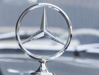 Zisk Daimleru klesl ve čtvrtletí o 14 procent na 3,46 miliardy eur. Dolů ho tlačily investice do tec