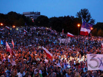 Gazeta Wyborcza: V Poľsku stíhajú viac ako 800 ľudí za protivládne protesty
