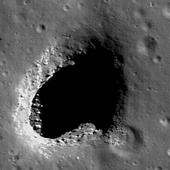 Přírodní tunely v Měsíci jako základ budoucí kolonie?
