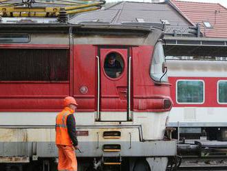 Železnice upozorňujú, že vlaky počas Dušičiek sú už viac ako z polovice obsadené