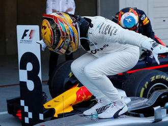 V Suzuke kraľoval Hamilton. Vettela opäť zradilo jeho Ferrari