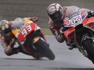 Dráma v MotoGP. Dovizioso v závere zdolal Márqueza a skresal jeho náskok