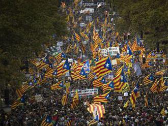 V Barcelone demonštruje 450 000 ľudí za nezávislosť Katalánska
