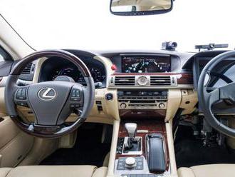 Lexus testuje  autonómny prototyp. Nová verzia má dva volanty