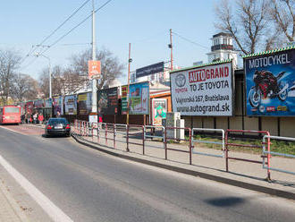 Z Bratislavy zmizne ďalších 100 nelegálnych reklamných stavieb