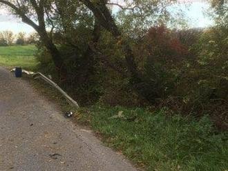 FOTO Smrteľná nehoda neďaleko Košíc: Dvaja ľudia   skončili s autom v potoku
