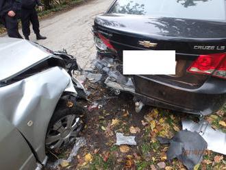 V Modre úradoval alkohol za volantom: FOTO Opitý šofér narazil zaparkovaného auta