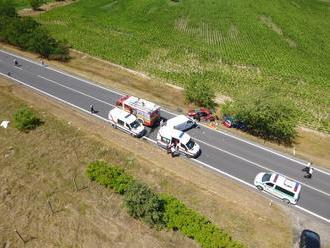 Hromadná nehoda v obci pri Pezinku: Zranenú osobu musel transportovať vrtuľník
