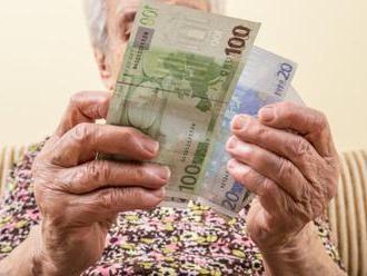 Dôverčivá dôchodkyňa naletela podovodníkom, prišla o úspory
