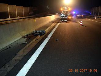 Foto: Vodič Fabie zrazil chodkyňu na rýchlostnej ceste R1