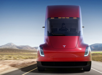Tesla představila elektrický tahač Semi a nový sporťák Roadster