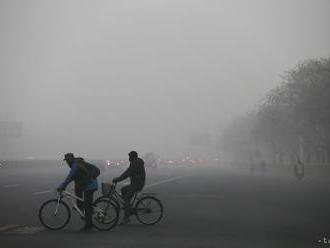 Stovky študentov v Naí Dillí žiadali opatrenia na zlepšenie ovzdušia