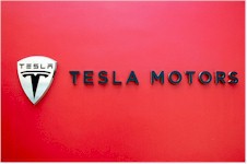 Lutz  : Tesla se tímto stylem nedočká roku 2019. Nemá žádné eso v rukávu