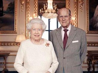 Královna Alžběta II. a princ Philip slaví platinové výročí, palác vydal portrét