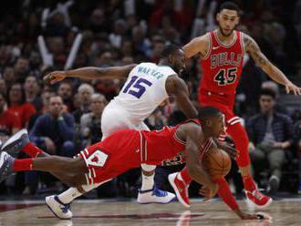 Video: Cleveland so štvrtým triumfom v sérii v NBA, Charlotte nestačilo ani 47 bodov Kembu Walkera