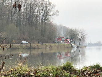 V utopenom aute v priehrade v okrese Bánovce nad Bebravou boli dvaja mŕtvi ľudia