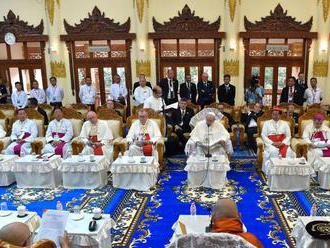 Pápež na omši v Mjanmarsku vyzval menšiny na odpustenie a súcit