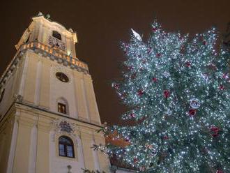 V Bratislave sa začali vianočné trhy, návštevníci si prídu na svoje