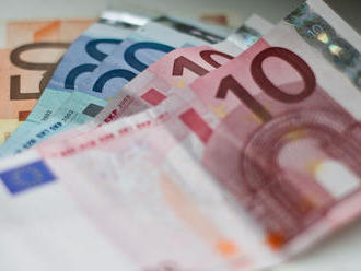 Slováci majú rekordný záujem o pôžičky a naďalej sa zadlžujú