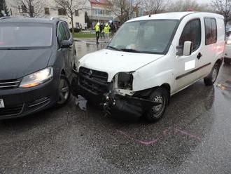 FOTO Nezodpovednosť opitého vodiča: Spôsobil nehodu, v jazde pokračoval a opäť havaroval
