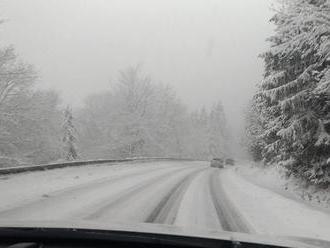 ONLINE Slovensko zasiahlo sneženie: Doprava kolabuje na viacerých miestach, MAPA najhorších úsekov