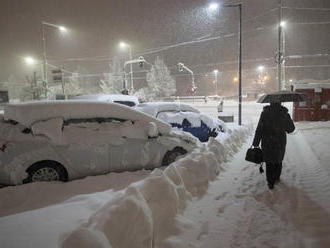 FOTO Slovensko sa zobudilo do snehovej periny: Sneh porúcal stromy, počasie komplikuje dopravu