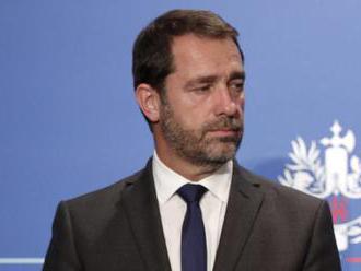 Macronova strana si zvolila nového lídra, stal sa ním hovorca vlády Christophe Castaner