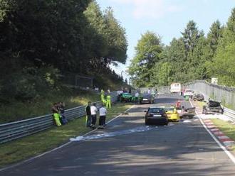 Hromadná nehoda na Nurburgringu  z pohľadu prvej osoby