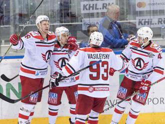 Čajkovský si v KHL pripísal asistenciu, Hudáček vychytal výhru