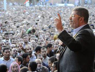 Zosadený egyptský prezident Mursí dostal tri roky za urážku justície