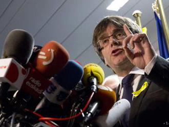 Zosadený katalánsky líder Puigdemont požaduje obnovenie svojej vlády