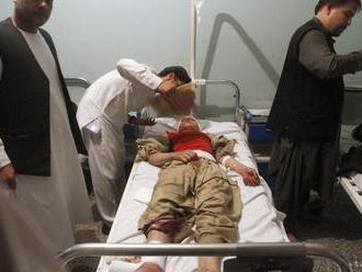 Samovražedný bombový útočník sa odpálil na pohrebe v Afganistane