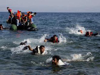 Španielsko zachránilo 66 migrantov z dvoch člnov v Stredozemnom mori