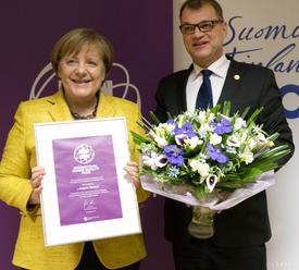 Merkelovej udelia ďalšie ocenenie. Za zmierovacie úsilie v Európe