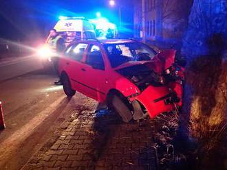Hasiči ve Vrbici vyprošťovali zraněného řidiče z osobního automobilu