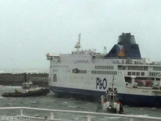 Zátonyra futott egy komp Calais-nál 313 utassal a fedélzetén
