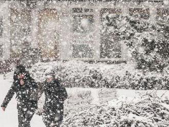 SHMÚ: Vo viacerých okresoch je výstraha 2. stupňa pred snežením