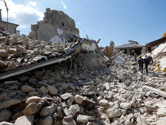 Indonéziu postihlo silné zemetrasenie, hlásia obete, zrútené budovy