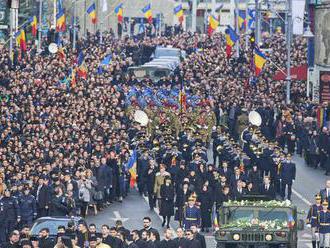 V Bukurešti pochovali zosadeného kráľa. Rozlúčiť sa prišli tisíce Rumunov i európska šľachta