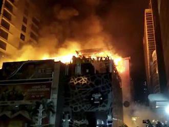 Požiar v komerčnej budove v indickom Bombaji neprežilo 15 osôb