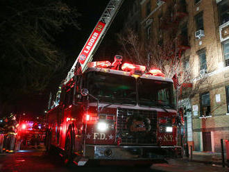 Požiar v obytnom dome v Bronxe si vyžiadal najmenej 12 životov
