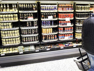 Fíni si budú môcť voľne kúpiť silnejšie pivo, polícia má obavy