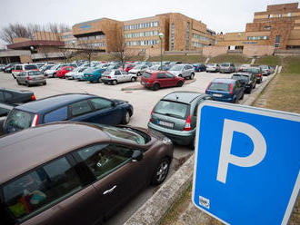 Parkovanie vo Vranove nad Topľou zlacnelo, verejnosť o tom netušila