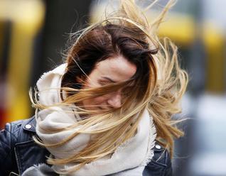 Meteorológovia varujú Slovákov: Dajte si pozor na silný vietor, hrozí aj poľadovica
