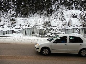 Malý zázrak vedľa cesty: V Demänovskej doline vznikol unikátny ľadopád