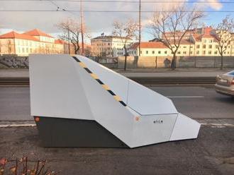 Mobilný policajný radar v uliciach Bratislavy zaznamenal rekord: Za pár dní tisícky priestupkov